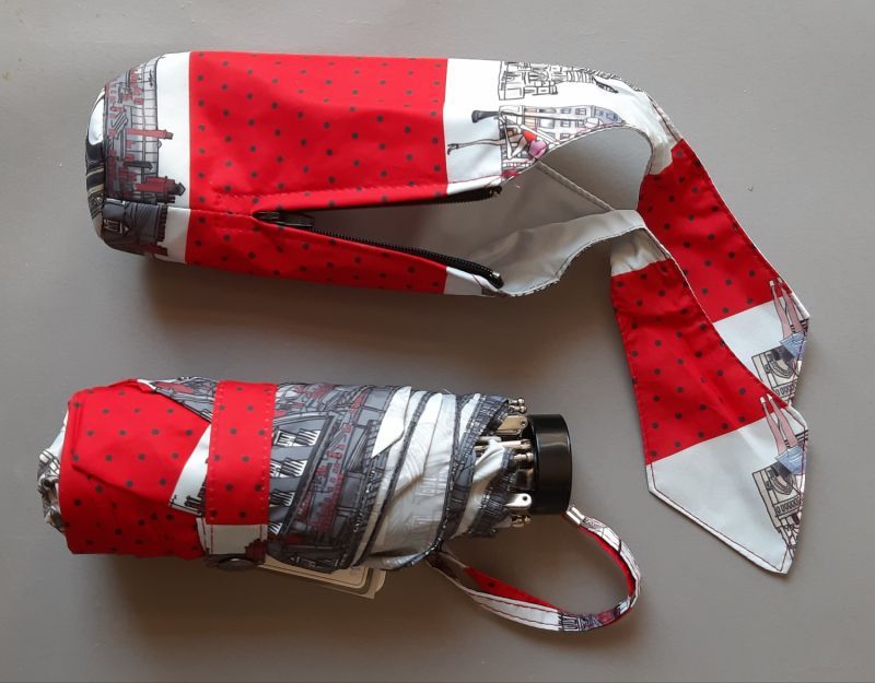 Micro parapluie pliant femme rouge à pois blancs imprimé Paris Guy de Jean, léger & solide