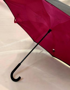Parapluie inversé long noir doublé fuchsia anti uv à 100% par Neyrat Autun, léger et solide