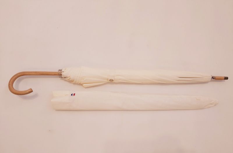 Ombrelle anti uv canne en coton ivoire montage anglais en bois de chêne française, légère et solide
