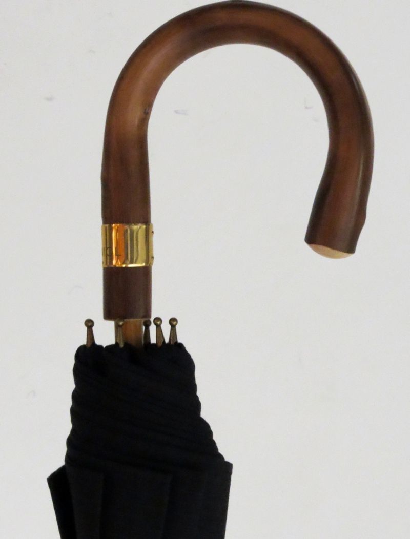 Parapluie de BERGER petite taille coton uni noir poignée châtaignier Aurillac anti uv à 100%, élégant et résistant
