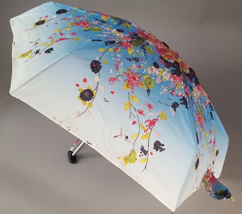 parapluie de poche micro plat  bleu fleurs japonisant pochon imperméable Jean Paul Gaultier, léger et solide