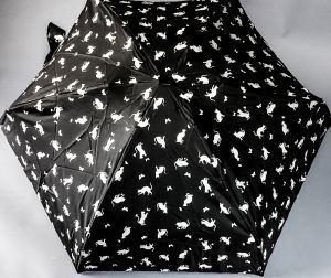 Parapluie pochon, un micro plat pliant noir imprimé chats blancs Guy de Jean 200g, français et résistant