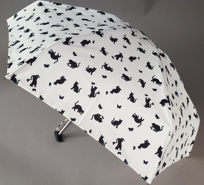 Parapluie de poche micro plat pliant blanc imprimé chats noirs Guy de Jean, léger 200g et solide