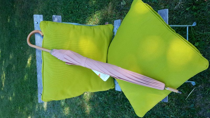 Ombrelle anti uv UPF50+ droite en coton uni bois de rose montage anglais en bois de chêne, légère et solide