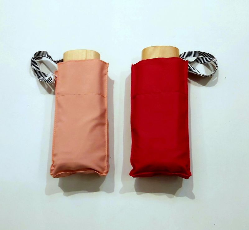 Micro parapluie de poche pliant manuel uni rouge vif pg bois Anatole 