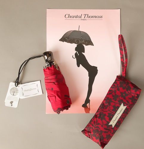Parapluie femme pliant open close Chantal Thomass rouge à dentelle et lacets noirs avec sa trousse, léger et solide
