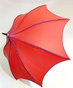 EXCLUSIVITE : Parapluie long pagode uni rouge gansé par Guy de Jean, anti vent & original