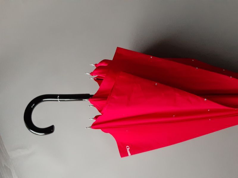 Parapluie Chantal Thomass de luxe pagode uni rouge avec des strass Swarovski, original et résistant