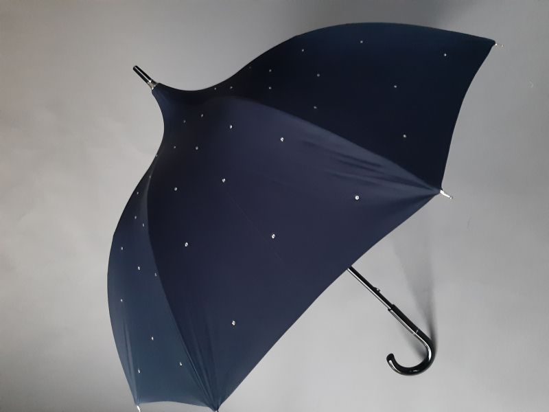 Parapluie chantal thomass pagode bleu marine avec des strass Swarovski , classique et chic 