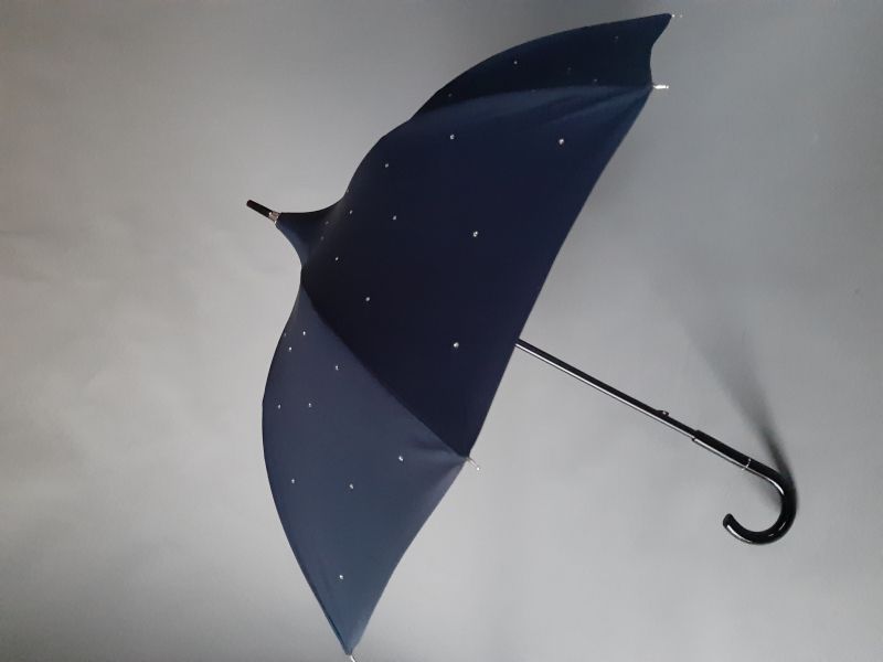 Parapluie chantal thomass pagode bleu marine avec des strass Swarovski , classique et chic 