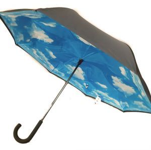 Parapluie inversé doublé ciel bleu et nuages Vice Versa, léger et solide