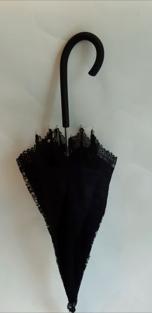 Ombrelle dentelle noire, ligne gothique, anti uv, légère & solide, Falcone