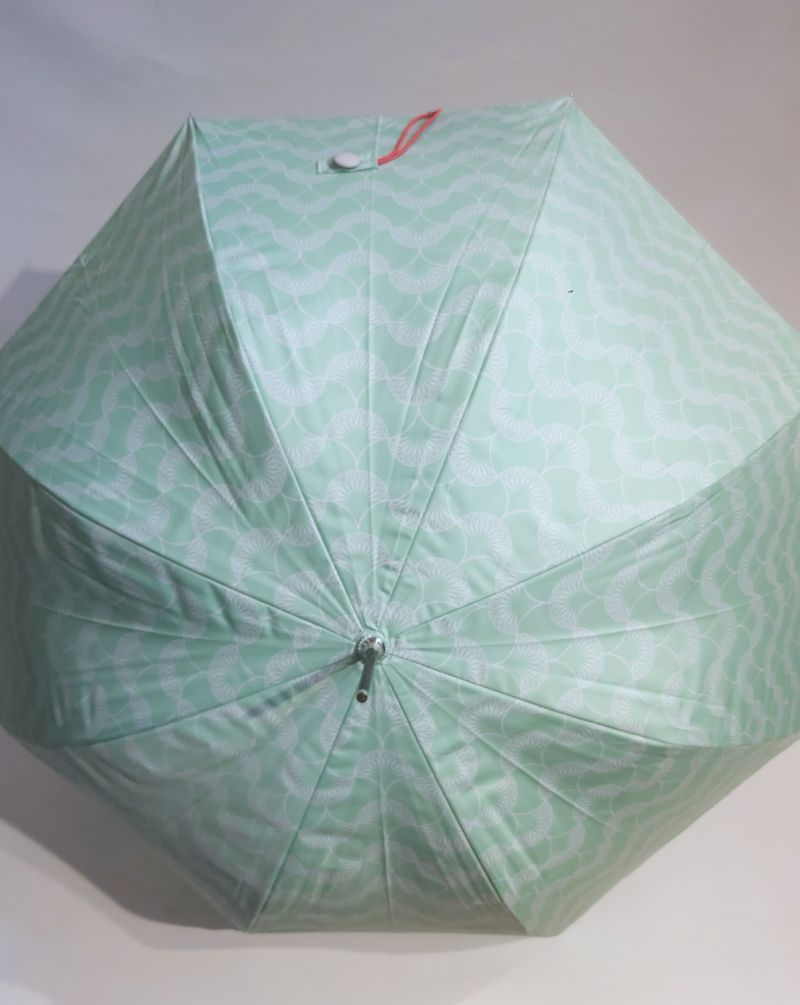 Parapluie tissu anti uv UPF50 long vert d'eau & blanc fantaisie Ezpeleta, léger et résistant