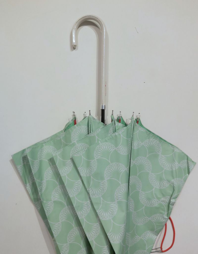 Parapluie tissu anti uv UPF50 long vert d'eau & blanc fantaisie Ezpeleta, léger et résistant