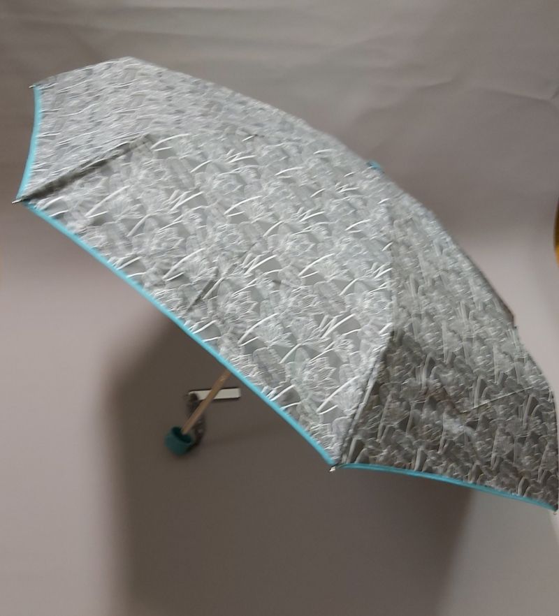  Parapluie de poche micro taupe fantaisie à fleurs Ezpeleta, léger 200g et solide