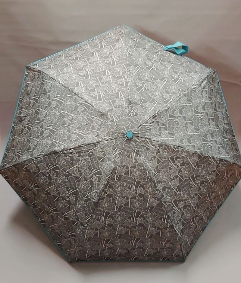  Parapluie de poche micro taupe fantaisie à fleurs Ezpeleta, léger 200g et solide