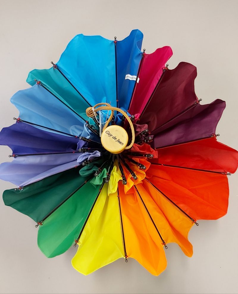 Parapluie mini 16 branches multicolore pliant manuel par Guy de Jean, grand et résistant