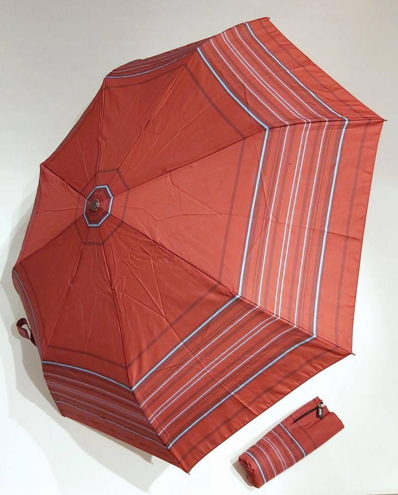 Mini parapluie pliant rouge à motif rayé open close  Neyrat Autun, léger et solide