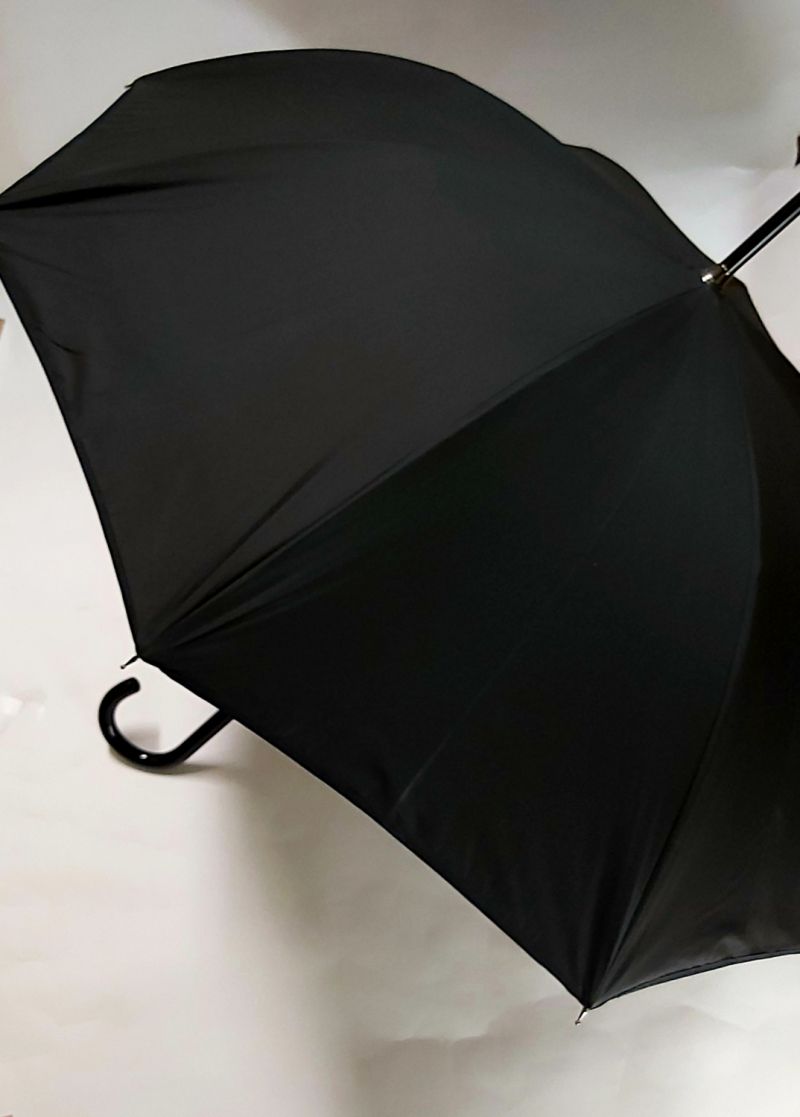 Parapluie Chantal Thomass de luxe long noir doublé rose à motif de dentelle noire, élégant et résistant