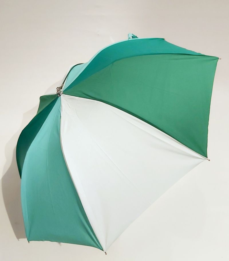 Parapluie pliant automatique multicolore à base de vert avec sa bandoulière Guy de Jean, robuste et ne se retourne pas