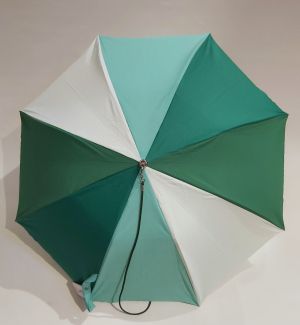 Parapluie pliant automatique multicolore à base de vert avec sa bandoulière Guy de Jean, robuste et ne se retourne pas