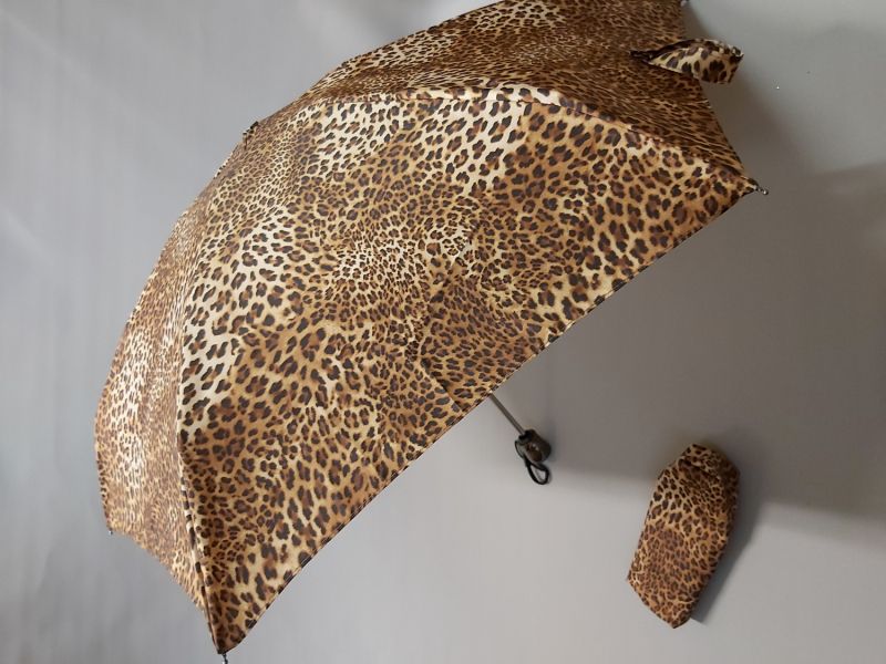 Parapluie femme de poche micro pliant léopard open close par Guy de Jean, léger & solide