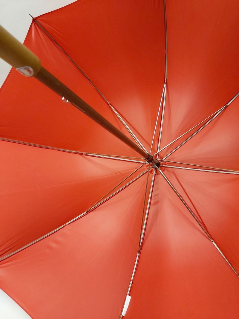 Parapluie rouge long manuel poignée courbe bois Guy de Jean, grand et résistant