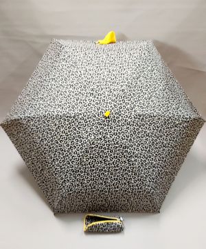 Micro parapluie de poche pliant plat manuel beige à motif léopard Ezpeleta, léger et solide