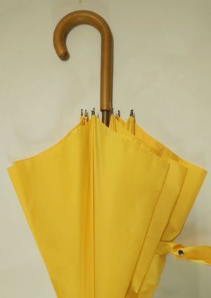 Parapluie long manuel jaune en bois & poignée courbe bois Guy de Jean, anti uv et résistant