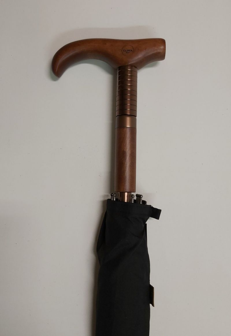 Parapluie canne long manuel noir avec une poignée T bois français, ajustable et résistant