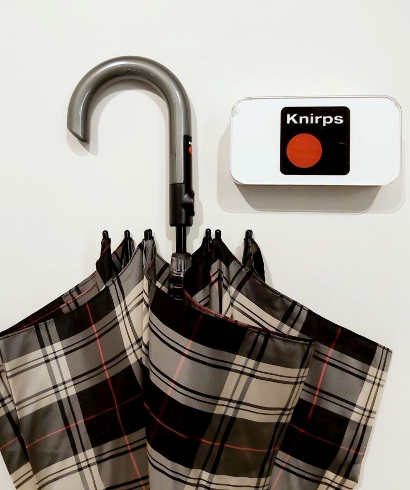 Parapluie ecossais long Check noir et blanc automatique tartan Knirps 108 diam - léger & robuste