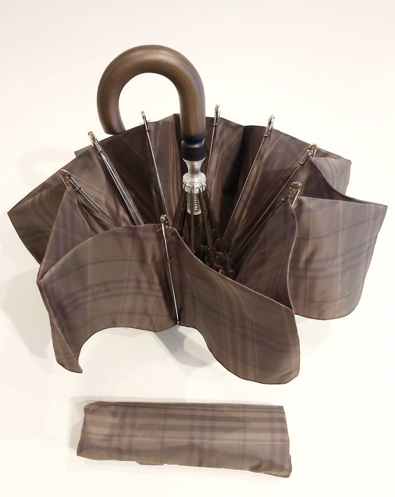 Mini parapluie pliant inversé marron écossais automatique poignée courbe bois foncé, le seul mini robuste