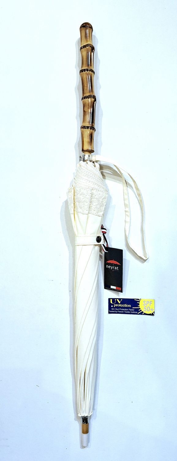 Ombrelle droite dentelle anti uv UPF50+ à 100% en coton ivoire poignée Bambou française - légère et solide