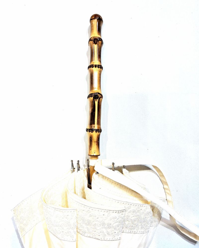 Ombrelle droite dentelle anti uv UPF50+ à 100% en coton ivoire poignée Bambou française - légère et solide