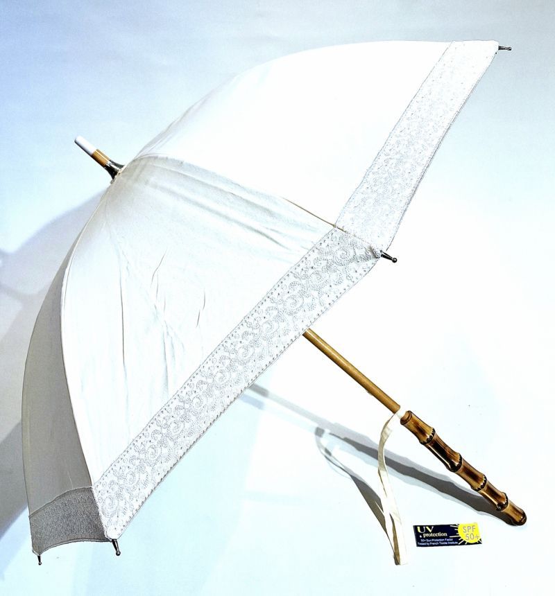 Ombrelle droite dentelle anti uv UPF50+ à 100% en coton ivoire poignée Bambou française - légère et solide