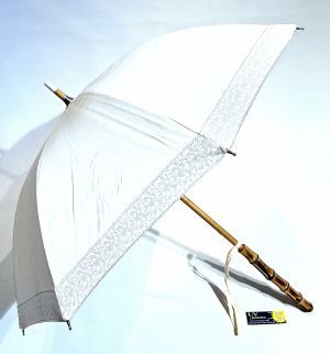 Ombrelle droite dentelle anti uv UPF50+ à 100% en coton ivoire poignée Bambou française - légère et solide