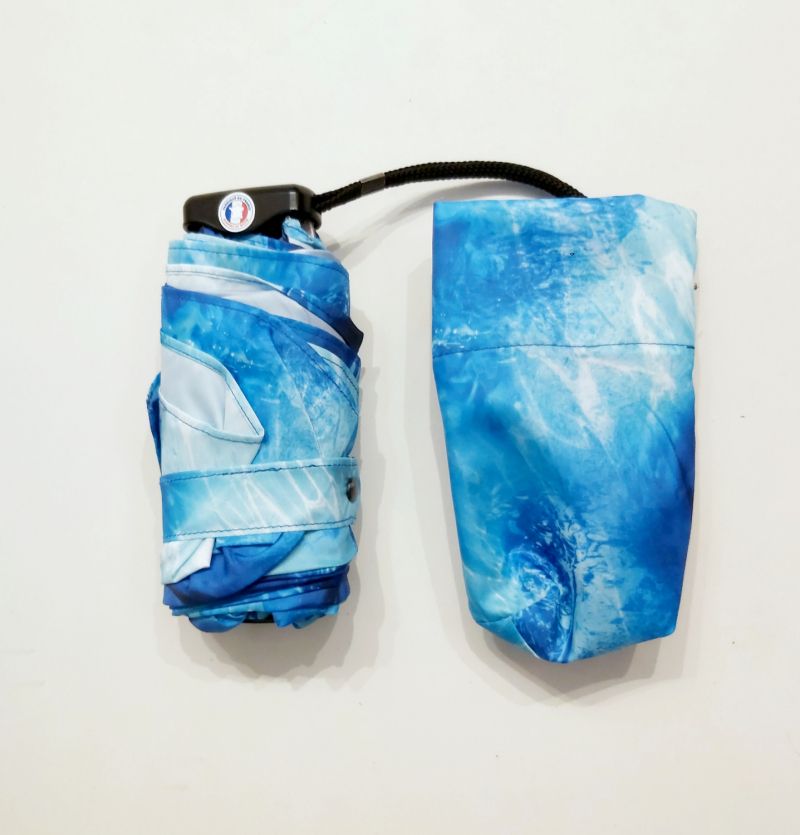  Parapluie anti uv micro plat bleu blanc imprimé ciel & mer Guy de Jean, léger 200g & solide