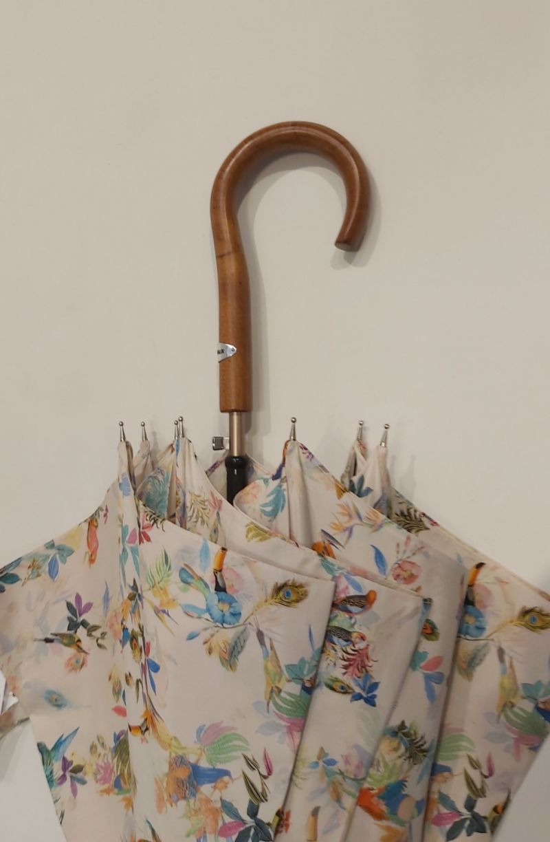 Parapluie long automatique en coton ivoire imprimé exotique anti uv sa poignée en bois, grande ombrelle légère anti uv à 100%