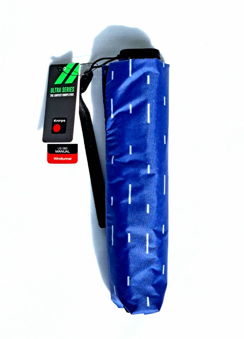 Parapluie mini PLUME extra plat pliant bleu & blanc manuel Knirps - léger 115g & solide