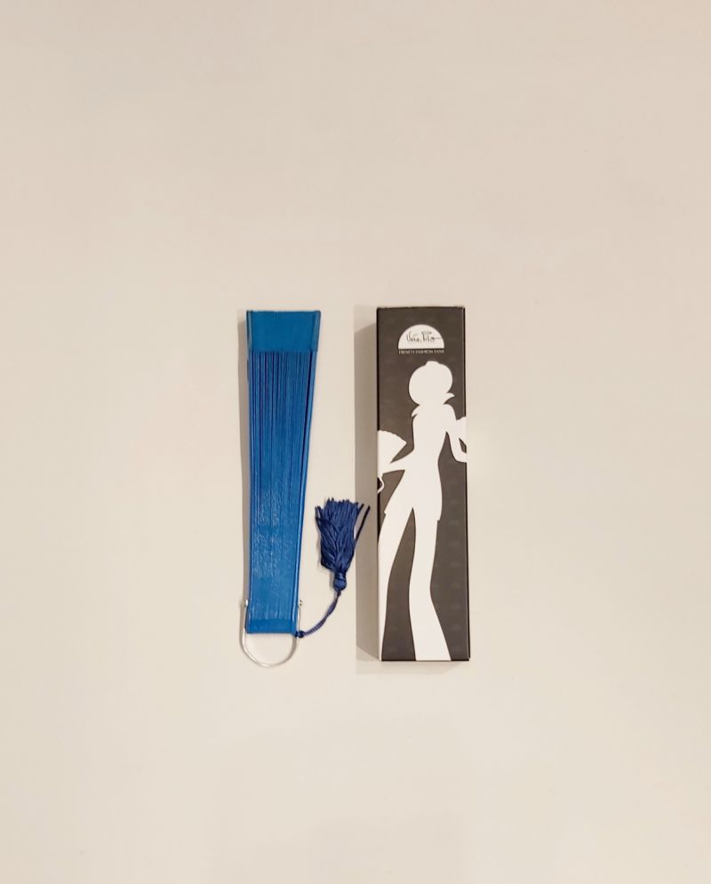 Eventail mini 19 cm ESTRELLA petit coton bleu et bois peint , 34 cm diam