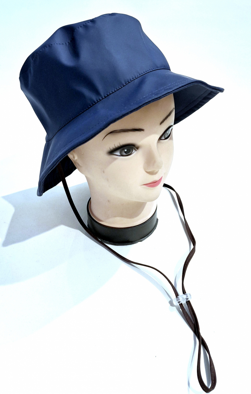 Chapeau de pluie tissu mâte uni bleu marine Collection Telia - cordon réglable - Français - T 57