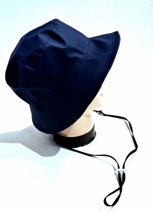 Chapeau de pluie tissu mâte uni bleu marine Collection Telia - cordon réglable - Français - T 57