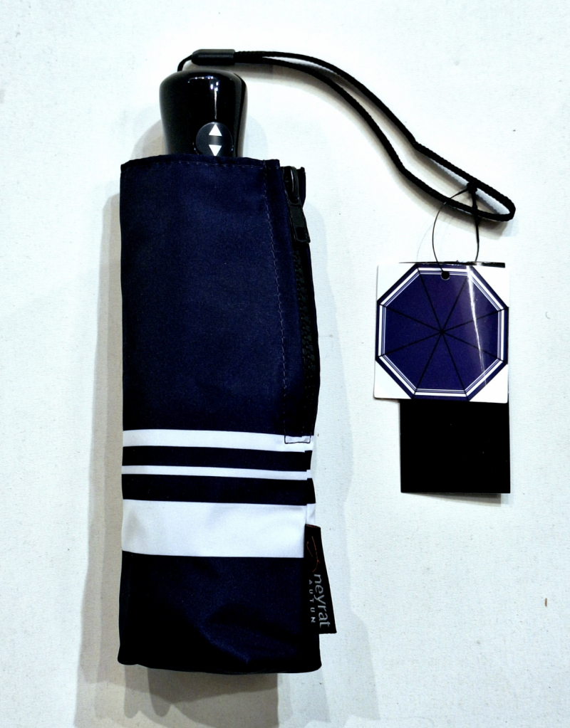  Parapluie mini automatique ouvré fermé Bleu marine & bordé en blanc Le Classique Chic Neyrat Autun - léger & solide