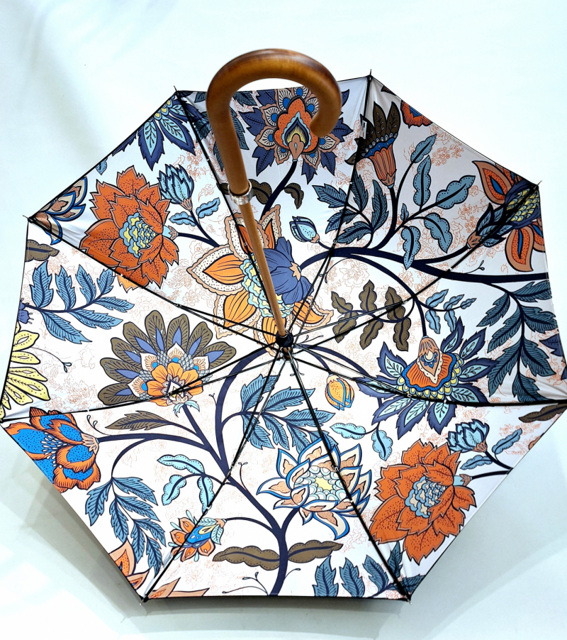 Parapluie long Piganiol en bois doublé anti uv 100% manuel bleu marine sur motif BATIK FAR WEST à l'intérieur - Original & résistant 