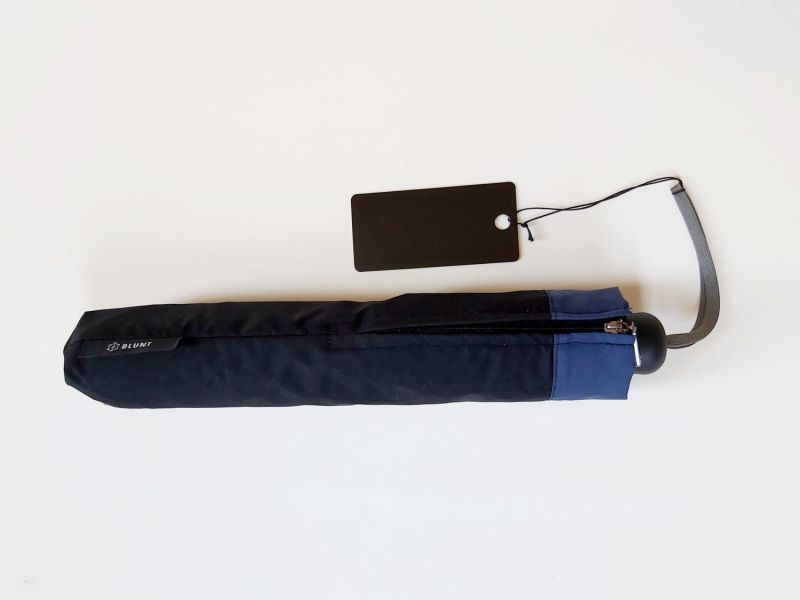 Parapluie Blunt Metro XS pliant bleu marine - léger 410g & qui ne se retourne pas