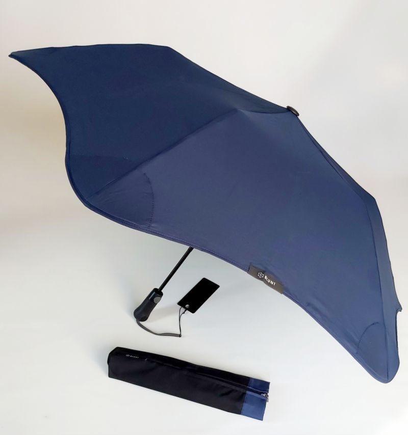 Parapluie Blunt Metro XS pliant bleu marine - léger 410g & qui ne se retourne pas