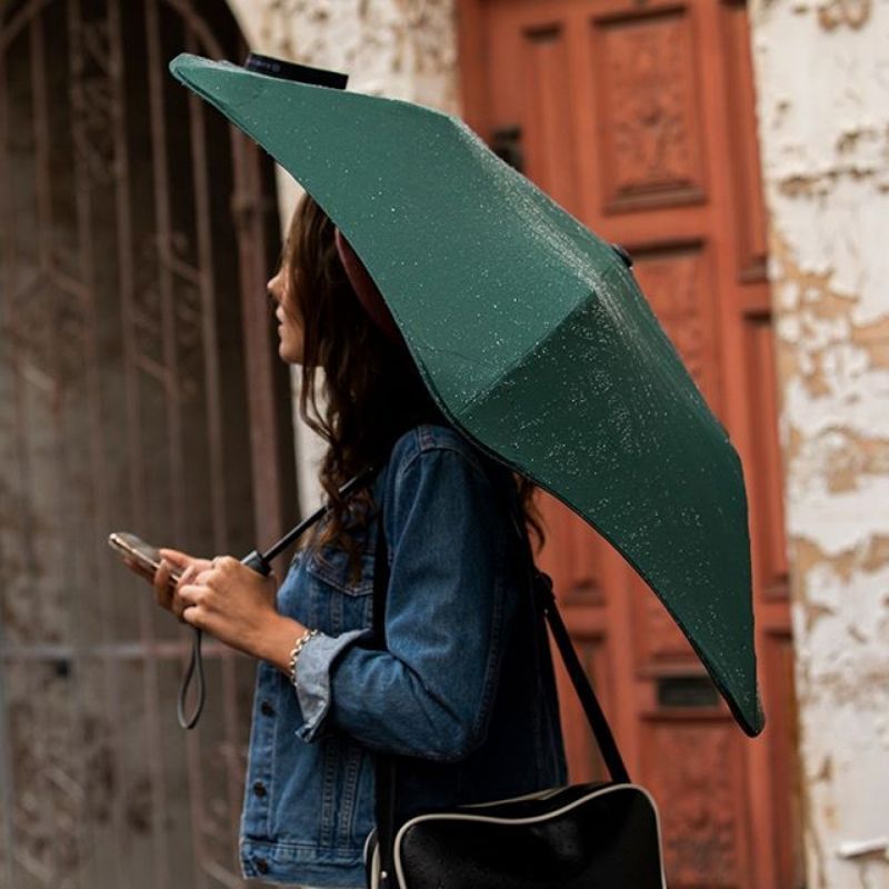 Parapluie Blunt Metro XS pliant bleu marine, léger 410g et qui ne se retourne pas