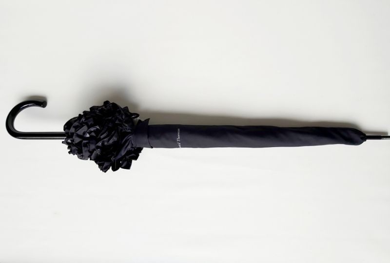 Parapluie élégant long automatique pure noir à volant - Grand 105 cm & résistant