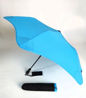 Parapluie Blunt XS Metro pliant uni bleu ciel, léger et anti vent