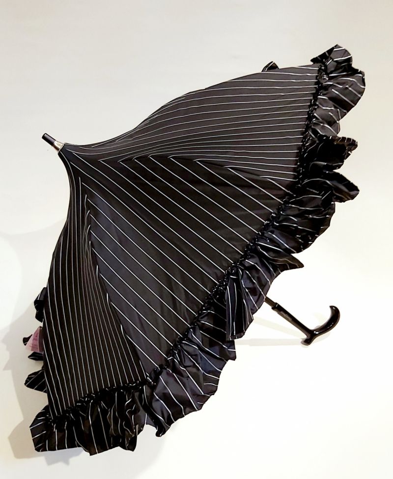 Parapluie petite pagode manuelle noir rayure à volant Chantal Thomass anti uv, élégant & chic